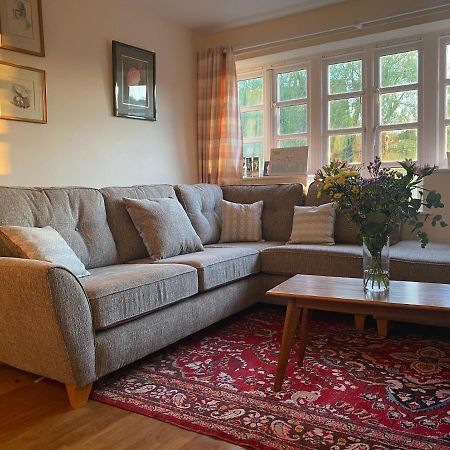 Villa Relaxing Townhouse In The Heart Of Bridport Exterior foto