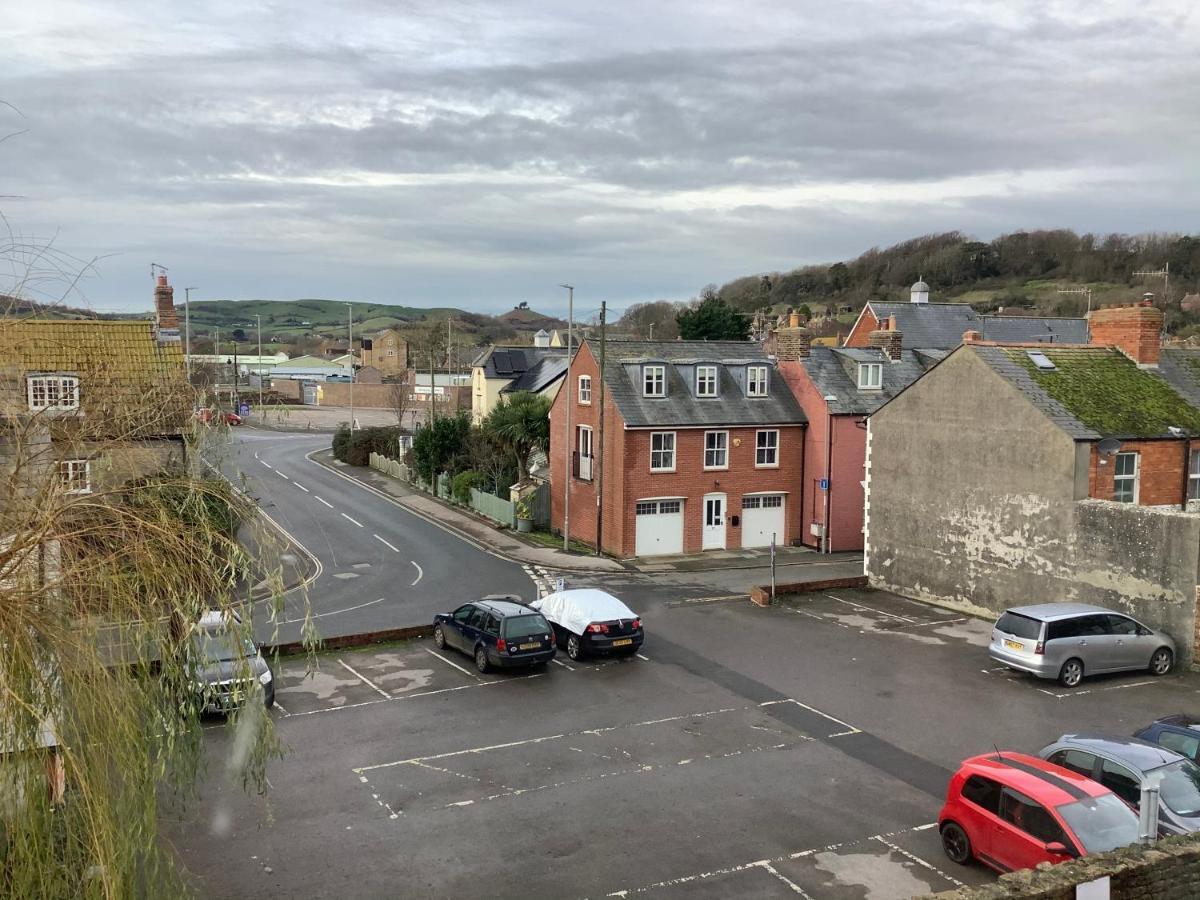 Villa Relaxing Townhouse In The Heart Of Bridport Exterior foto